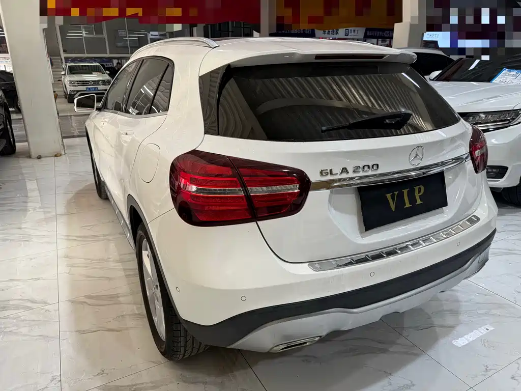 MERCEDES-BENZ GLA
