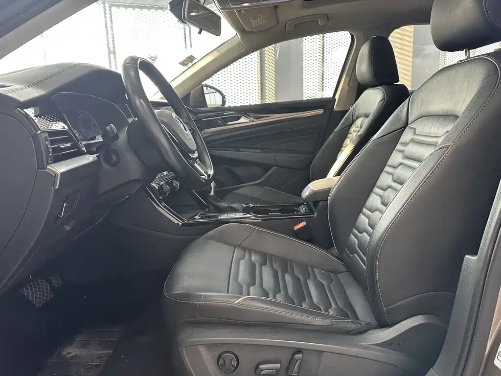 Volkswagen Passat 2019 330TSI Elite VI