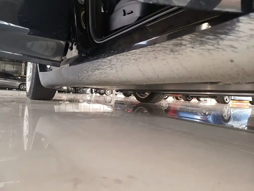 Tesla Model Y — миниатюра 21