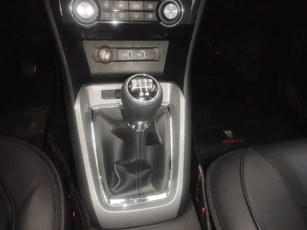 Roewe RX3 — миниатюра 14