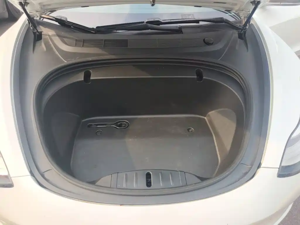 Tesla Model 3 — миниатюра 20