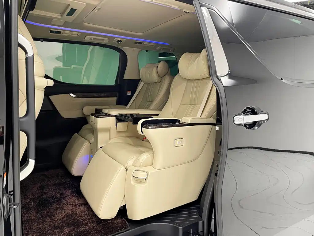 Toyota Alphard — миниатюра 18