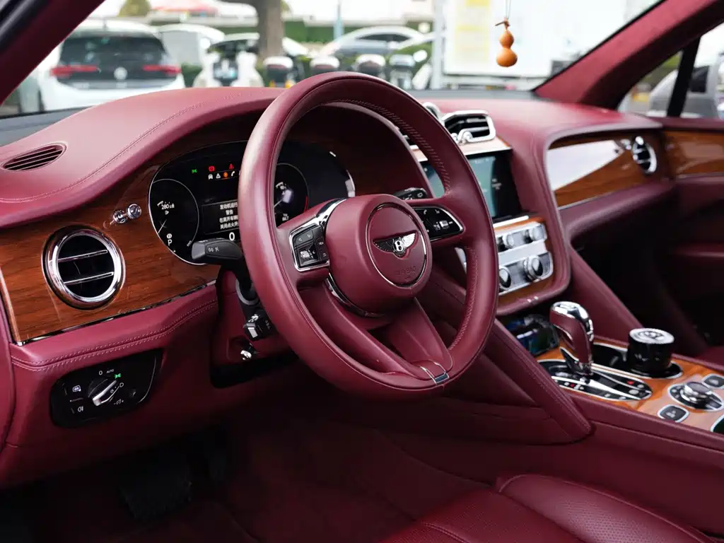 Bentley Bentayga — миниатюра 10
