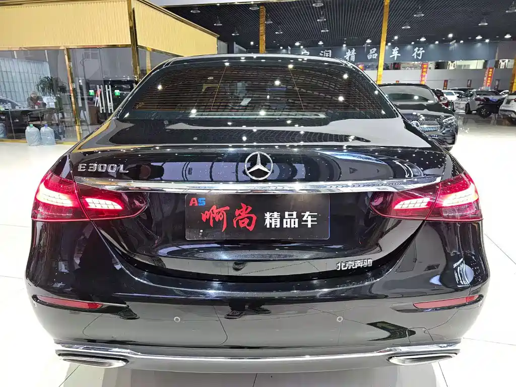 Mercedes-Benz E-Class — миниатюра 9