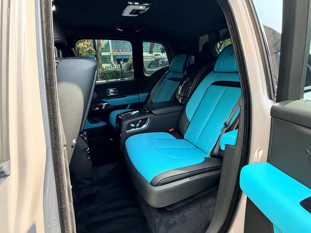 Rolls-Royce Cullinan — миниатюра 9
