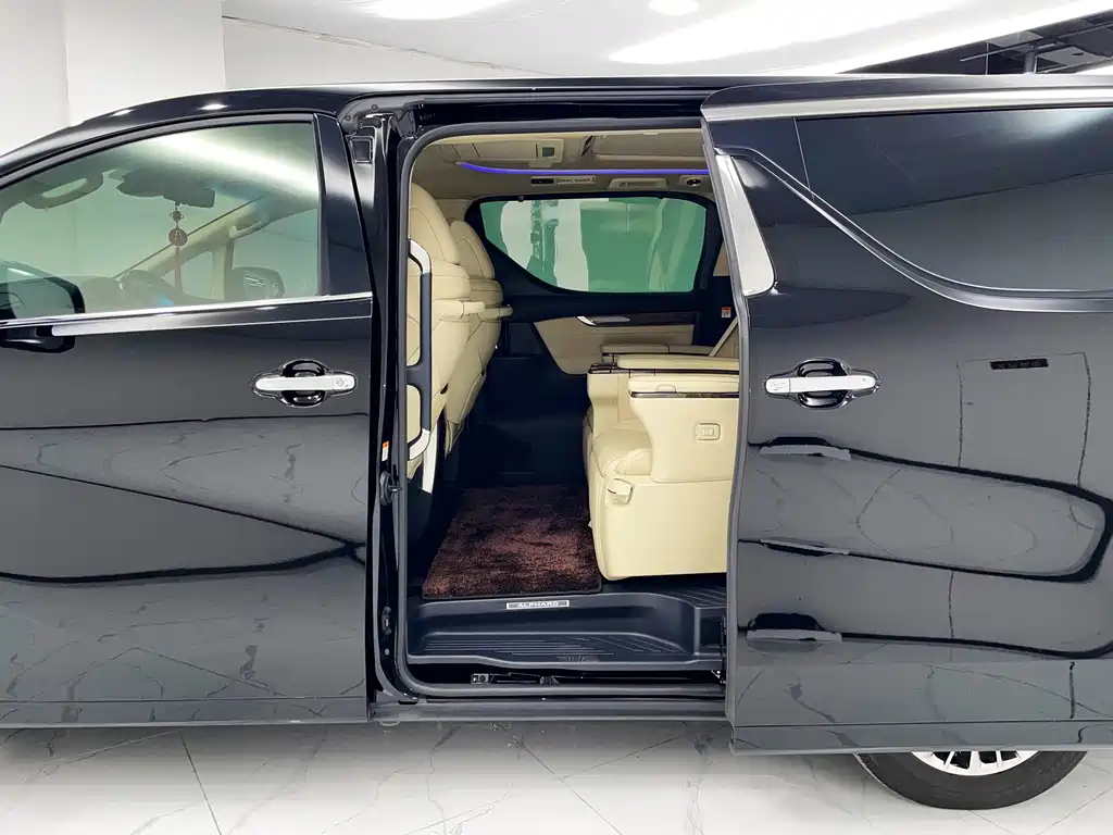 Toyota Alphard — миниатюра 15