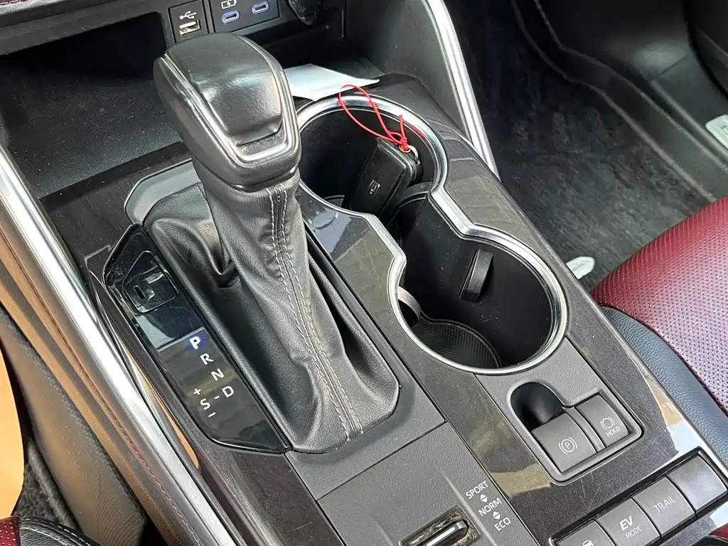Toyota Crown Kluger — миниатюра 22