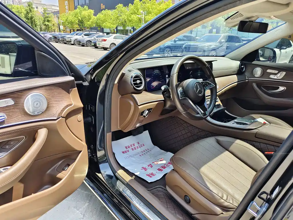Mercedes-Benz E-Class — миниатюра 7