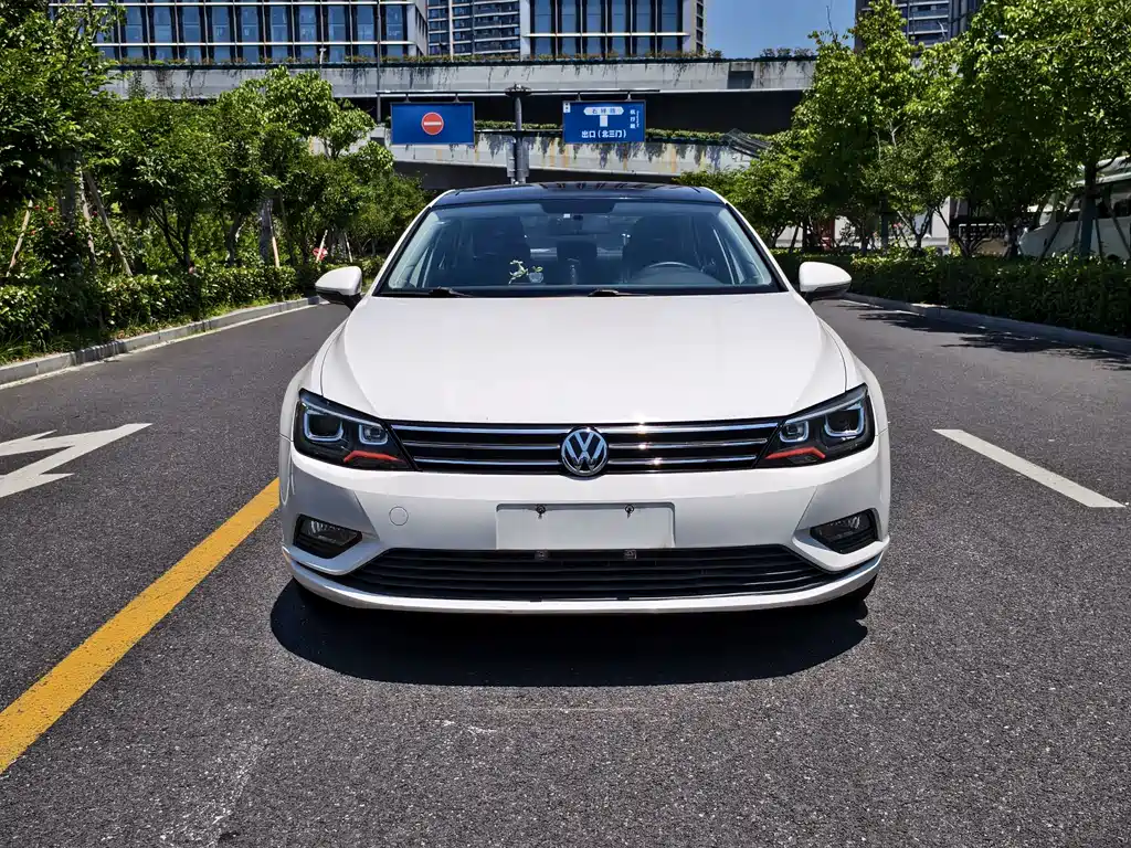 Volkswagen Lamando 2017 230TSI DSG