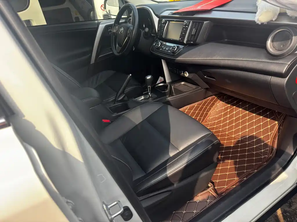 Toyota RAV4 — миниатюра 5