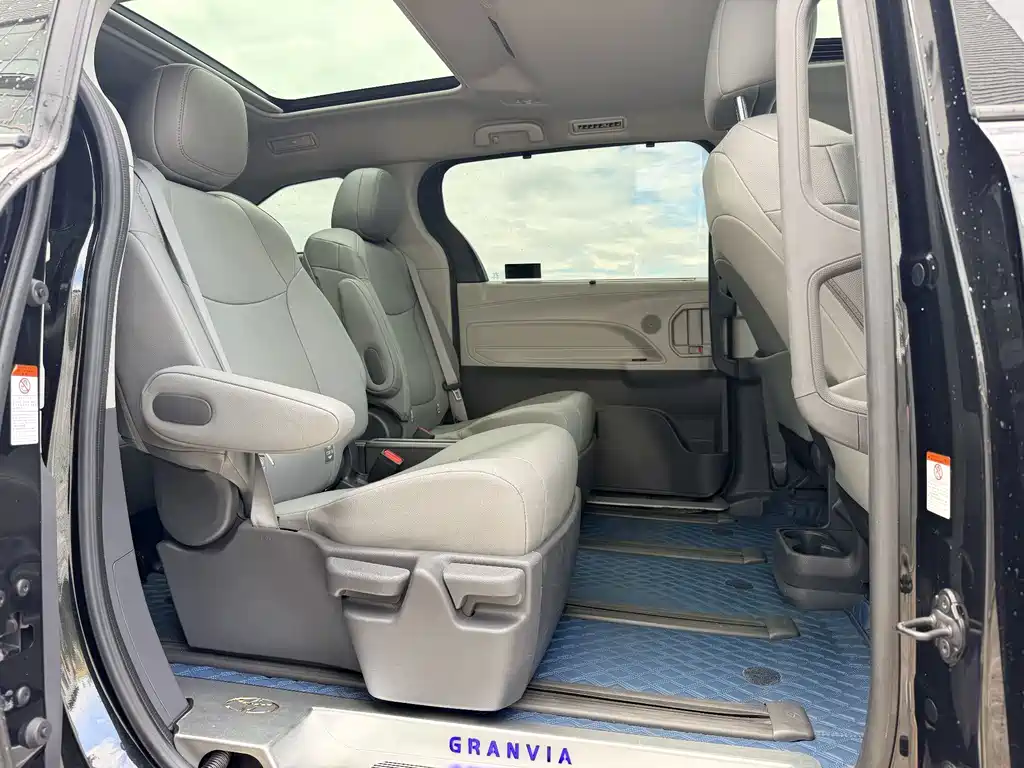 Toyota Granvia — миниатюра 9