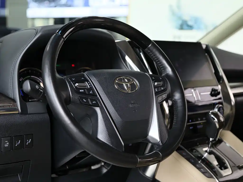 Toyota Vellfire — миниатюра 9