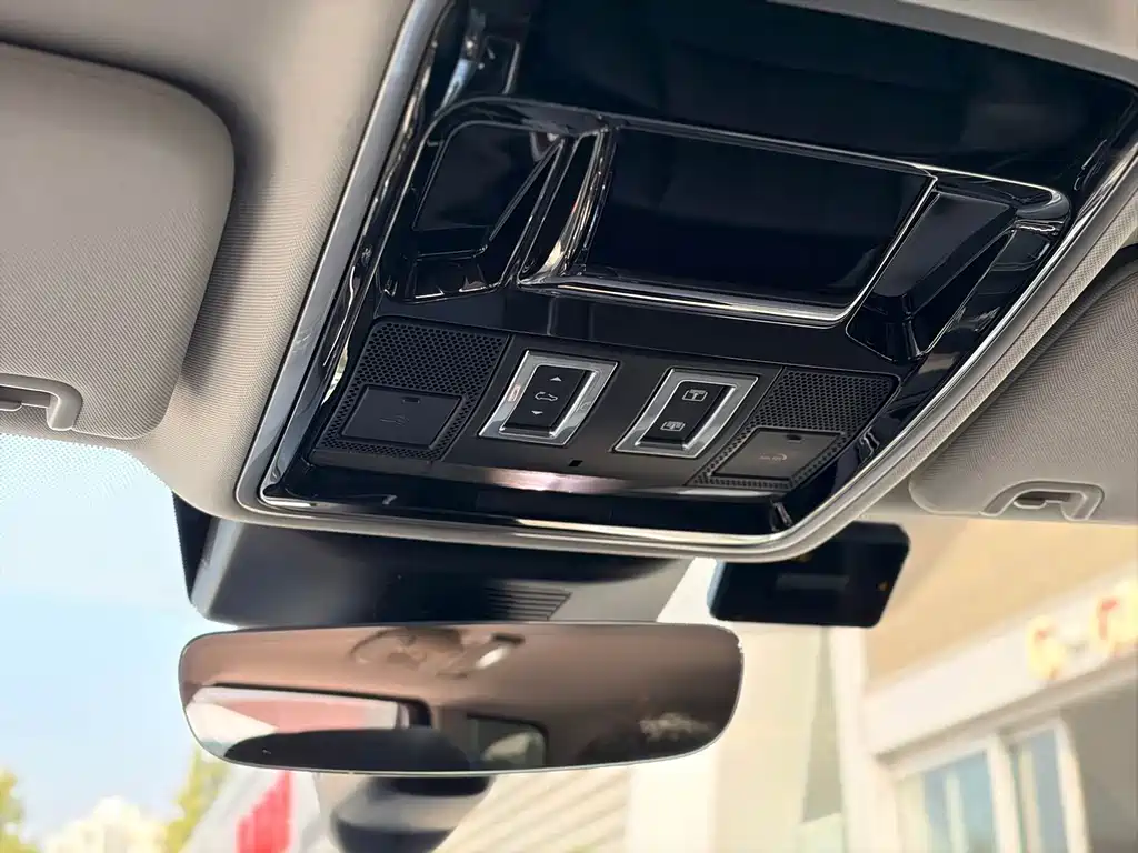 Land Rover Range Rover — миниатюра 17