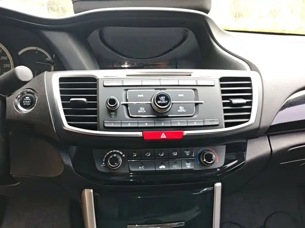 Honda Accord — миниатюра 13