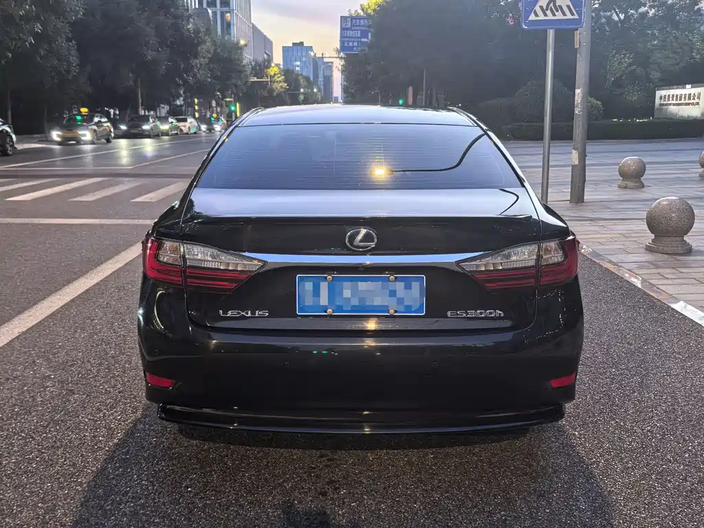 Lexus ES 2015 300h Luxury