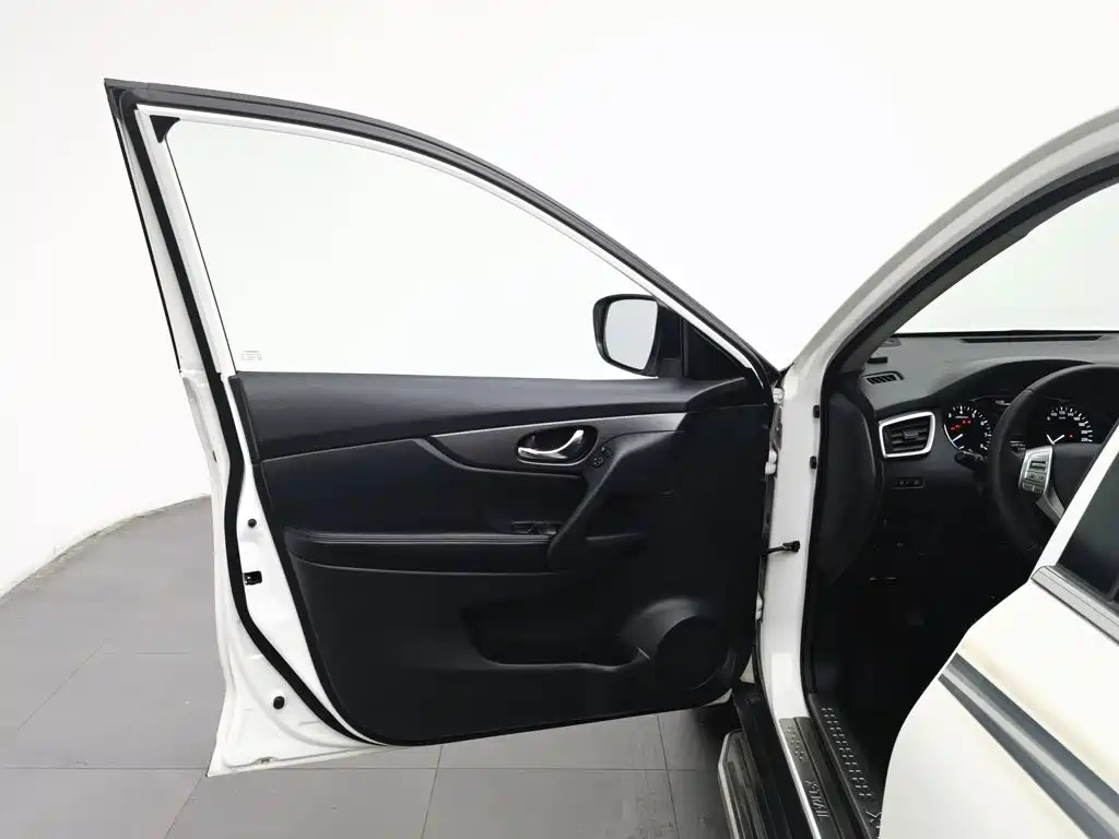 Nissan X-Trail — миниатюра 8
