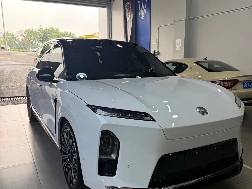 NIO ES8