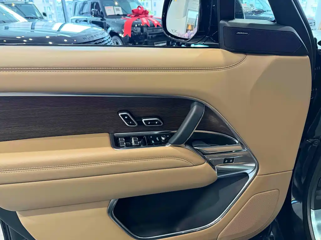 Land Rover Range Rover — миниатюра 5