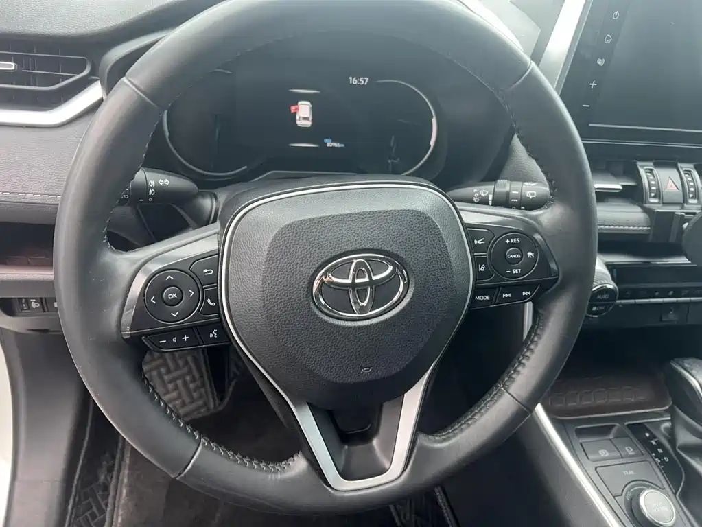 Toyota RAV4 — миниатюра 9