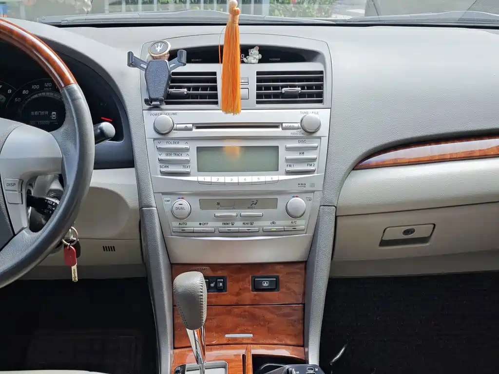 Toyota Camry — миниатюра 14