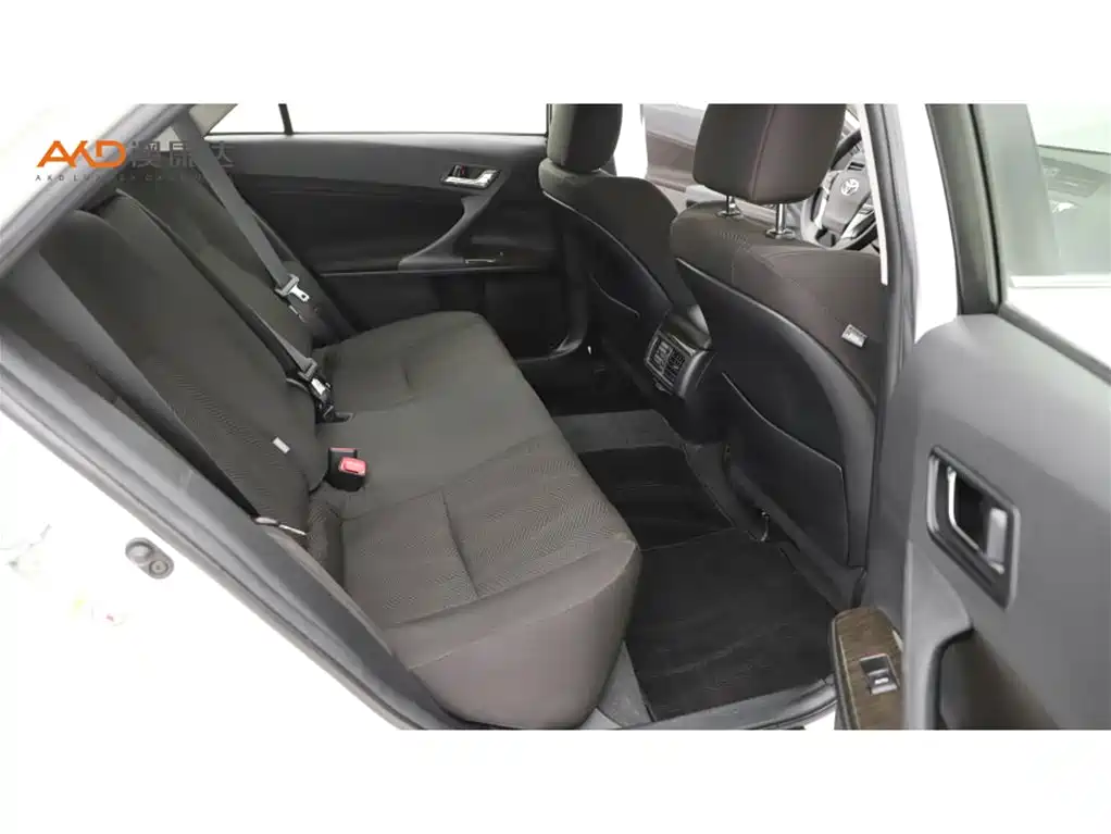 Toyota Reiz — миниатюра 8