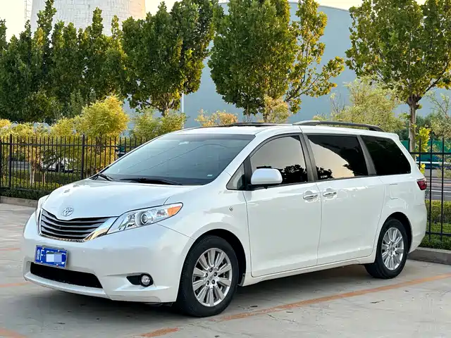 TOYOTA SIENNA 2017
