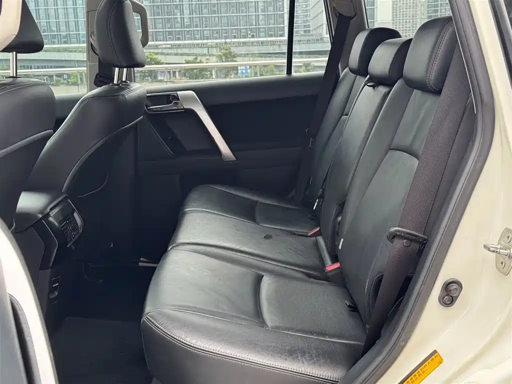 Toyota Land Cruiser Prado 2016 2.7L AT Standard