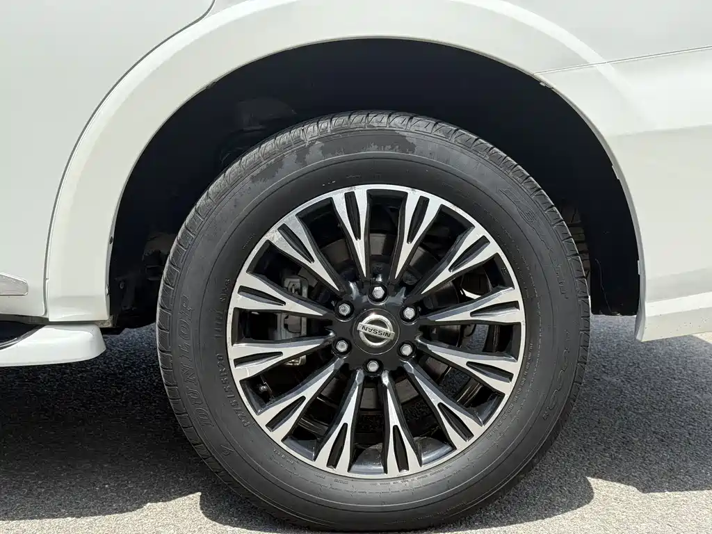 Nissan Patrol — миниатюра 9