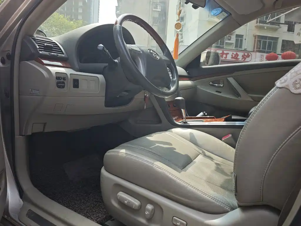 Toyota Camry — миниатюра 9