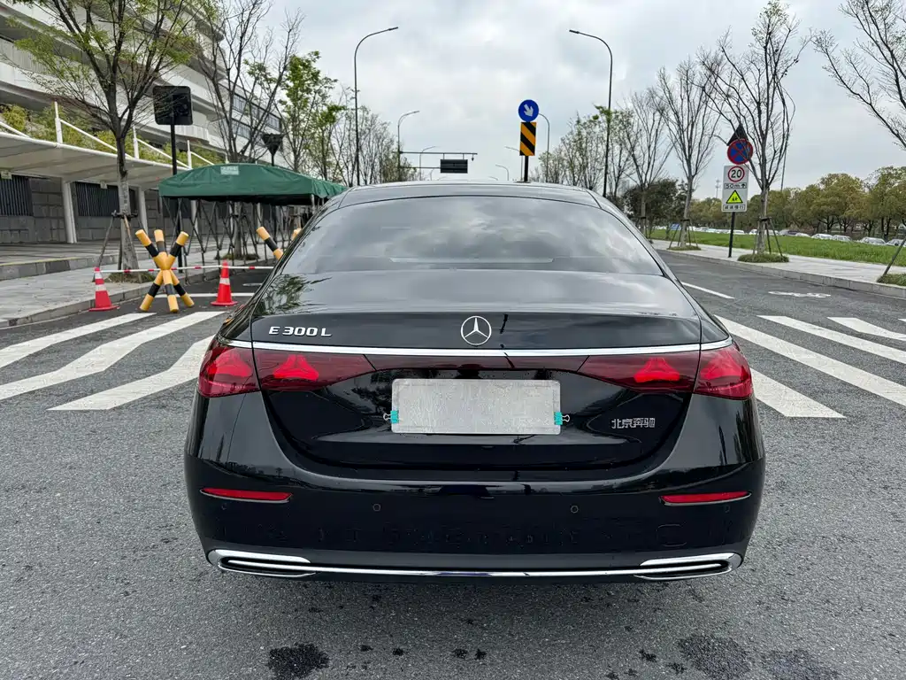 Mercedes-Benz E-Class — миниатюра 5