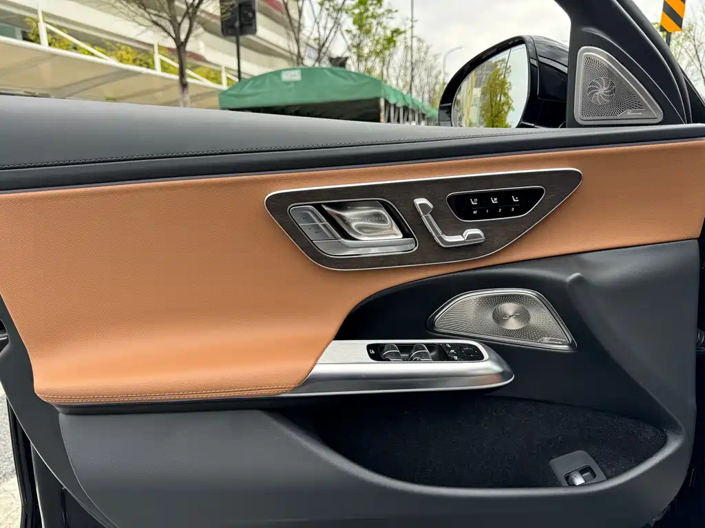 Mercedes-Benz E-Class — миниатюра 10