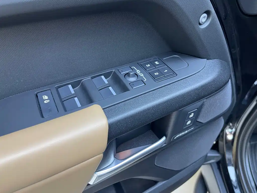 Land Rover Defender — миниатюра 18