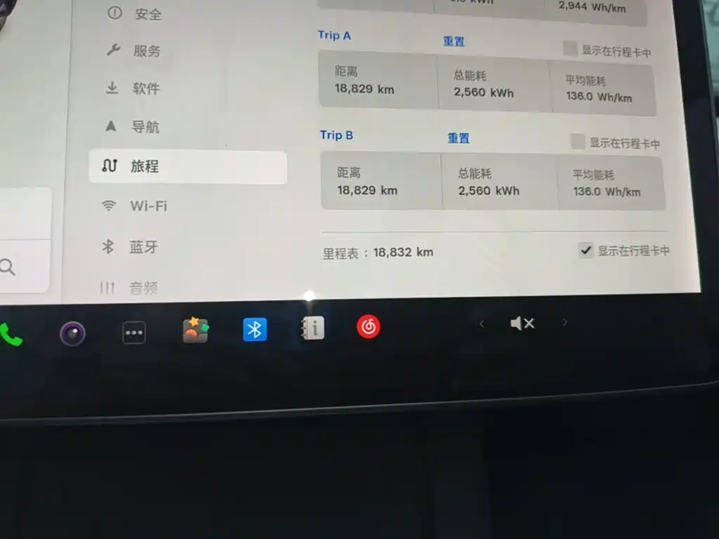 Tesla Model Y — миниатюра 12