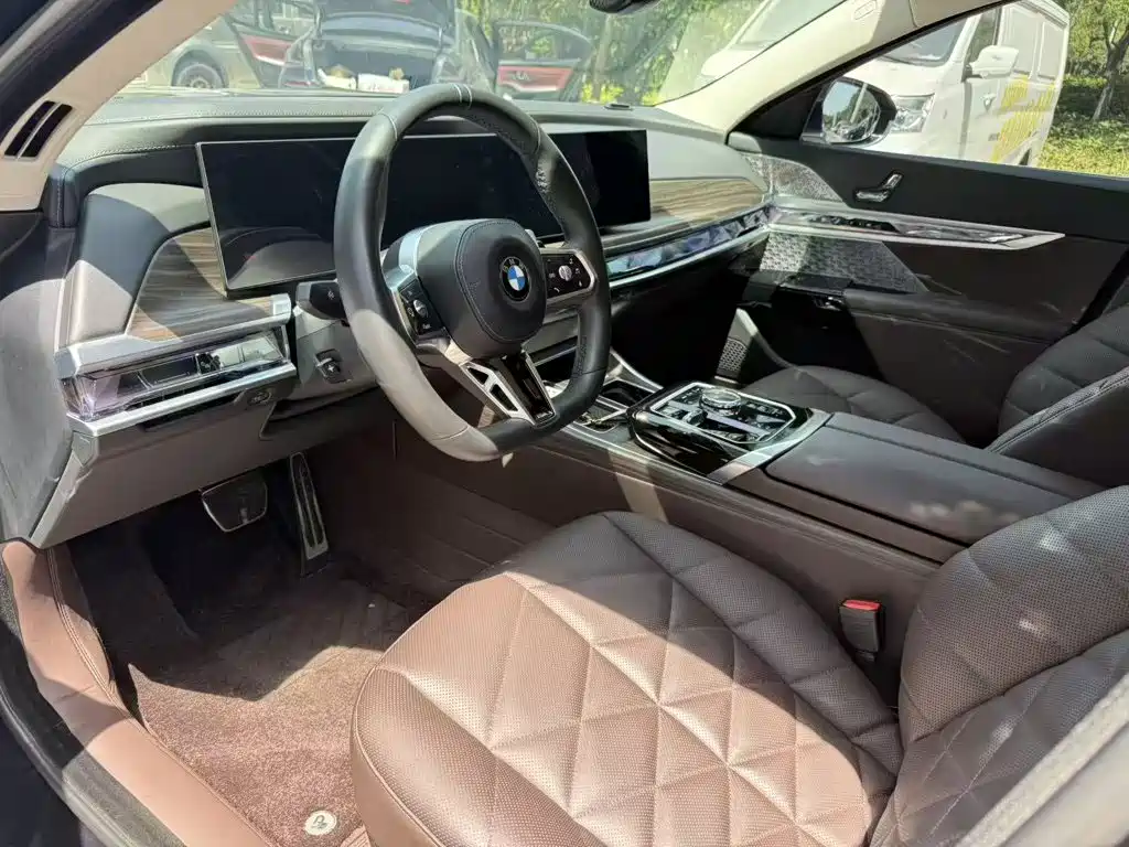 BMW 7 Series — миниатюра 4