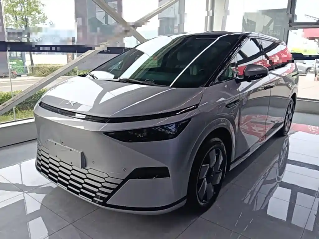 XPeng X9 — миниатюра 2