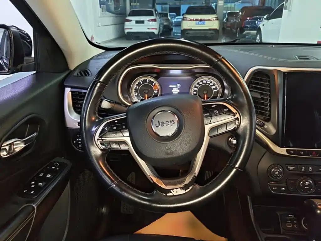 Jeep Cherokee — миниатюра 11