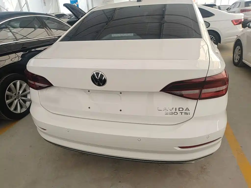 Volkswagen Lavida — миниатюра 6