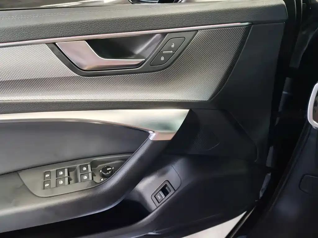 Audi A6L — миниатюра 13
