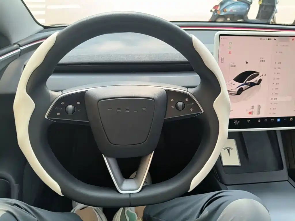 Tesla Model 3 — миниатюра 11