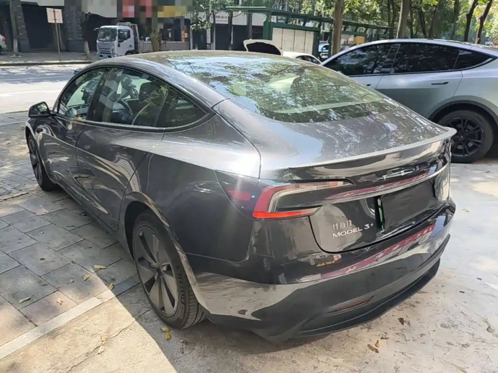 Tesla Model 3 — миниатюра 5