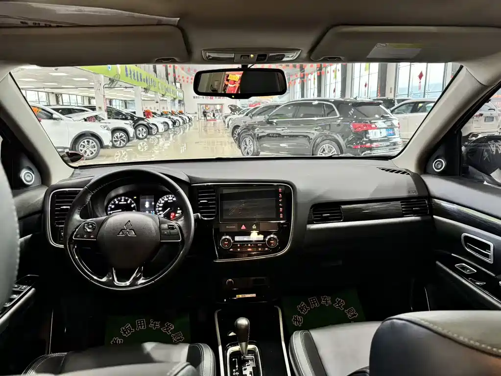 MITSUBISHI OUTLANDER