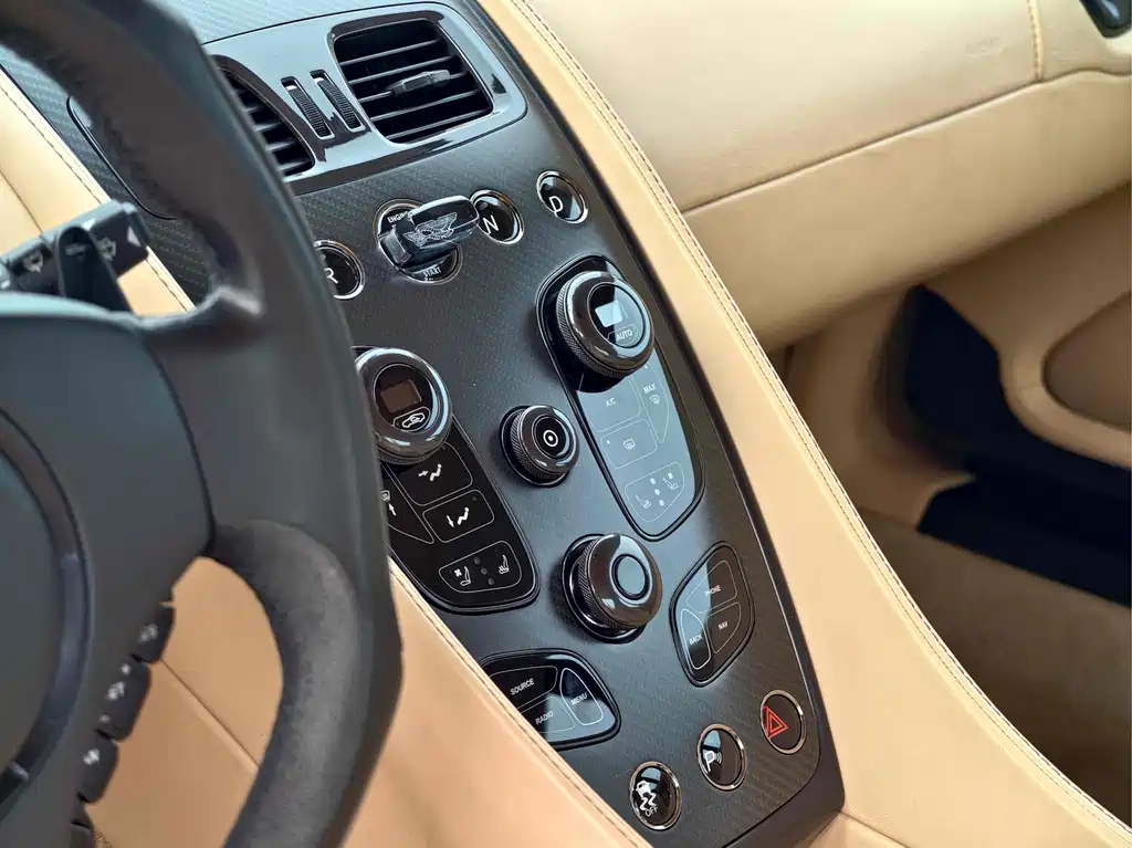 ASTON MARTIN VANQUISH