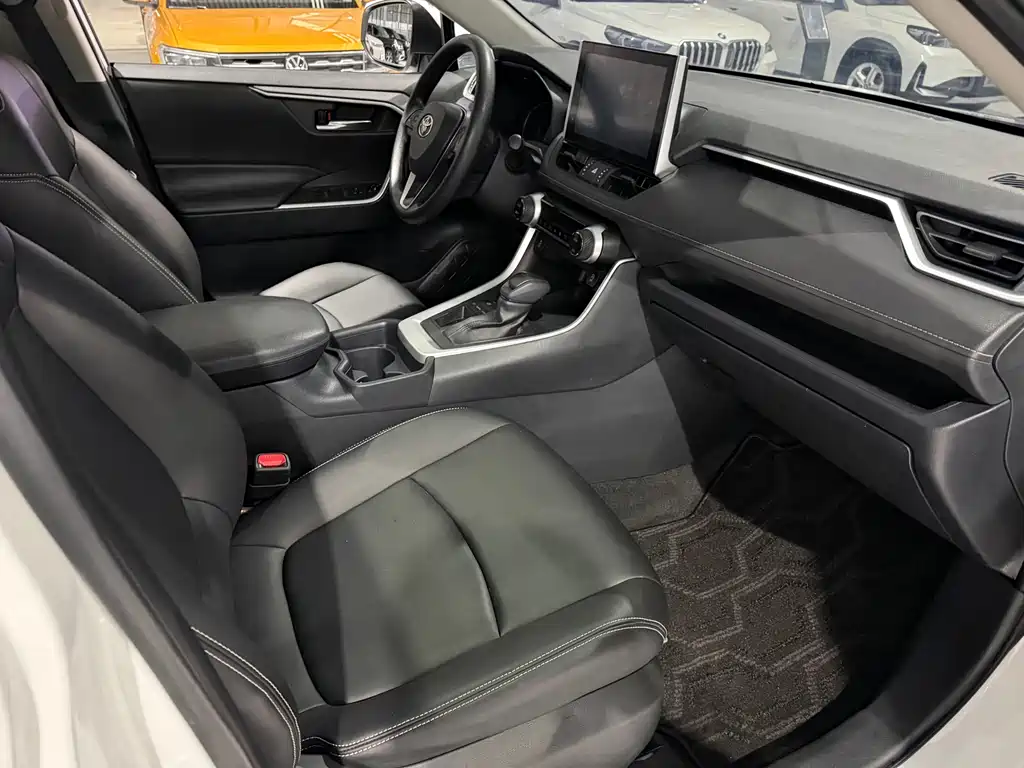 Toyota RAV4 — миниатюра 9