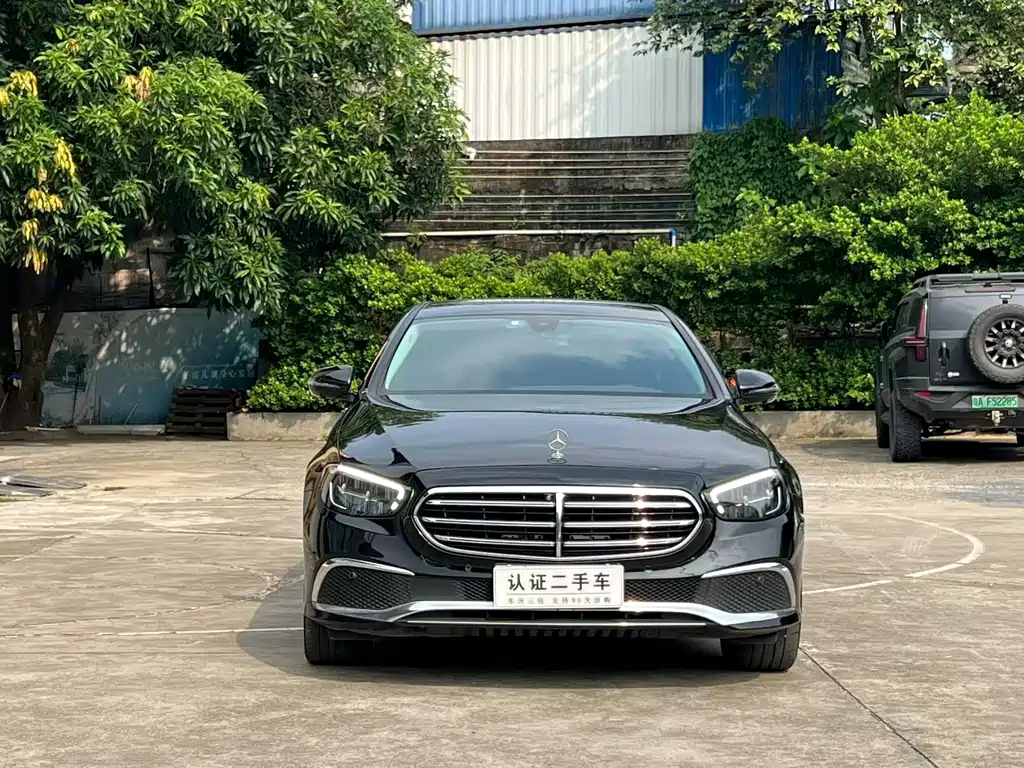 Mercedes-Benz E-Class — миниатюра 2