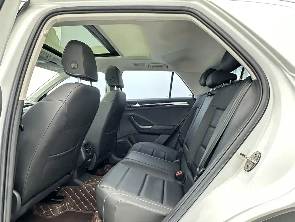 Volkswagen T-Roc — миниатюра 5