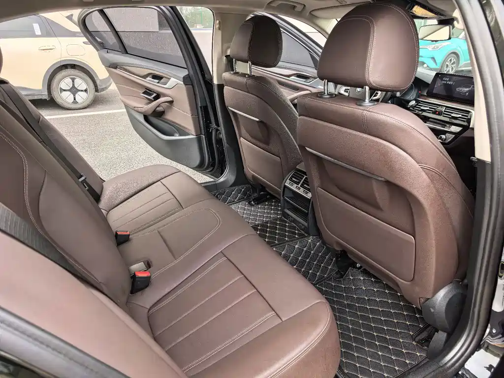 BMW 5 Series — миниатюра 16