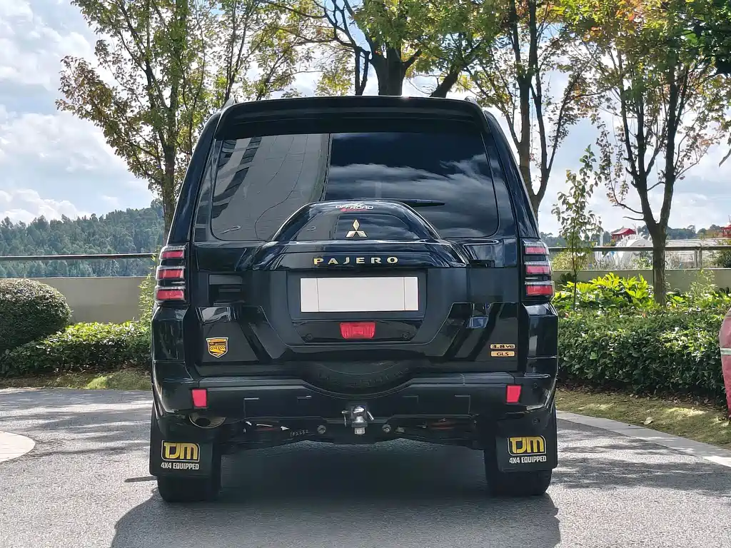 Mitsubishi Pajero (Import) — миниатюра 5