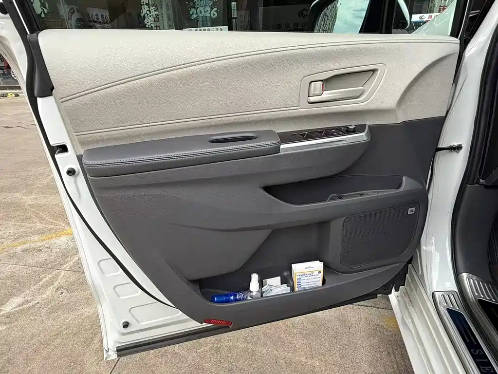 Toyota Sienna — миниатюра 8