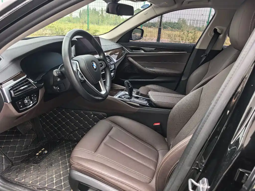 BMW 5 Series — миниатюра 9