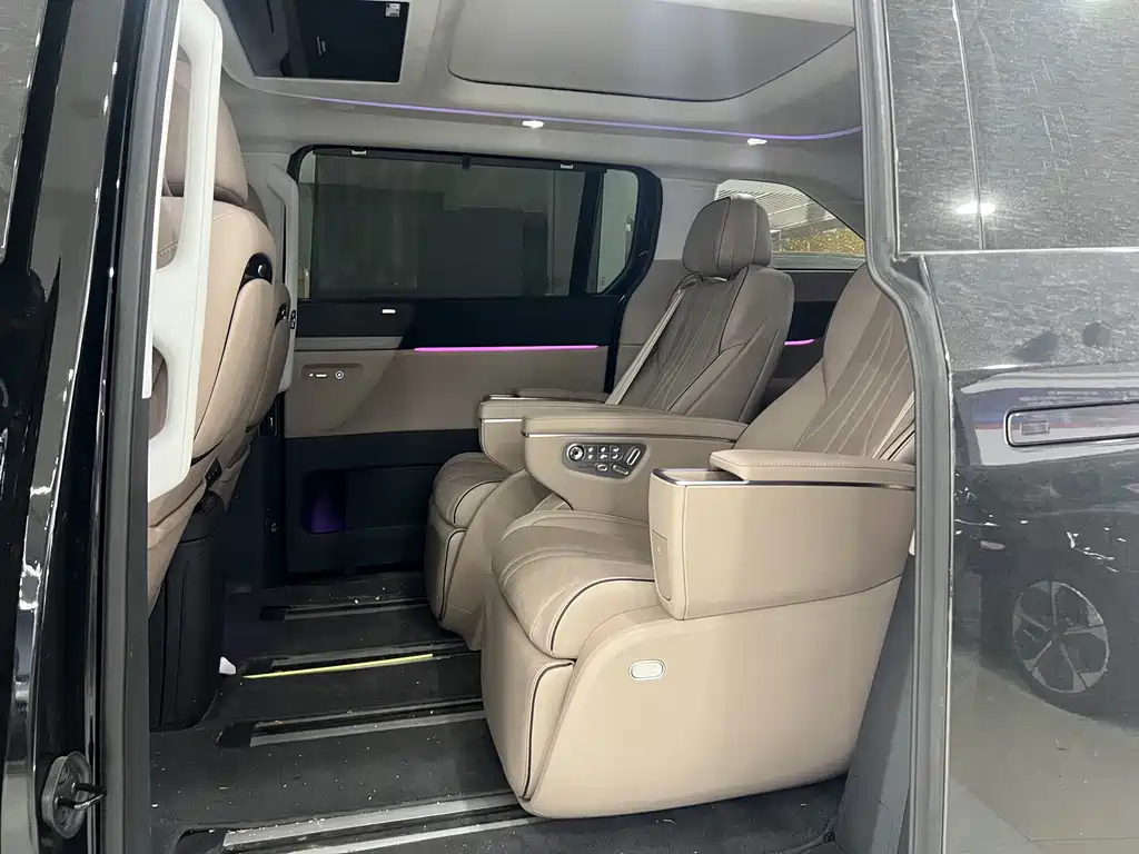 XPeng X9 — миниатюра 10